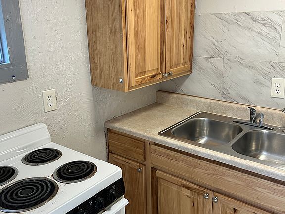 4th image of 975-5 15th St