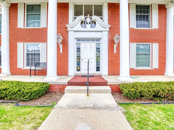 19710 W Thirteen Mile Rd APT 206, Beverly Hills, MI 48025
