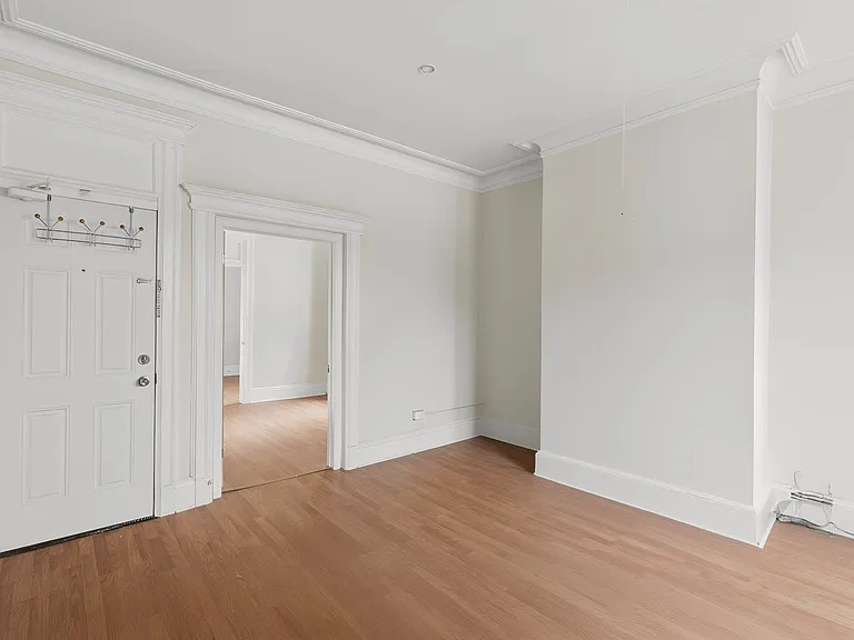 893 Montgomery St #6 — Photo 7