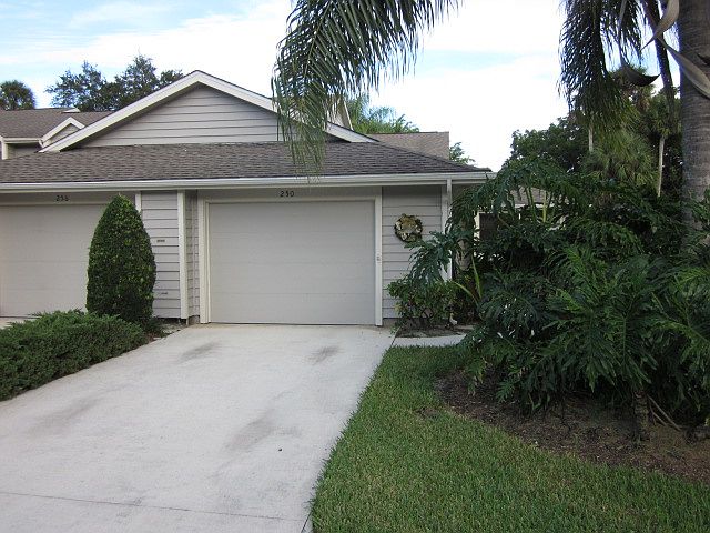 1st image of 250 Vista Ct