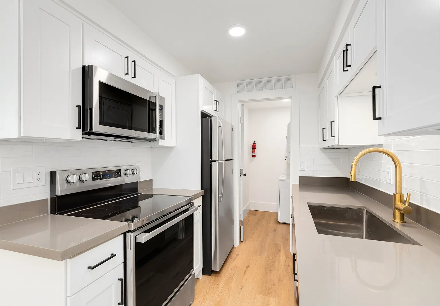 2 bed, 900 sqft, $2,995 — Photo 4