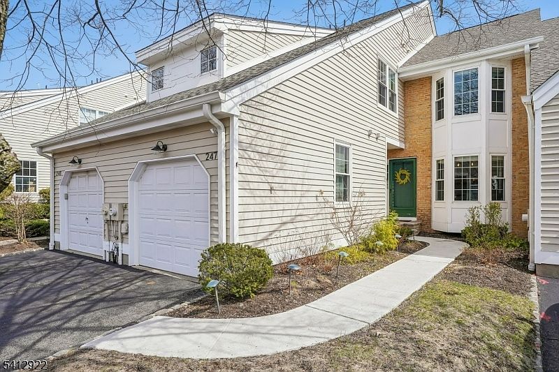 1st image of 247 Crescenzi Ct