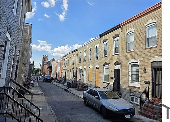 500 N Port St — Photo 3