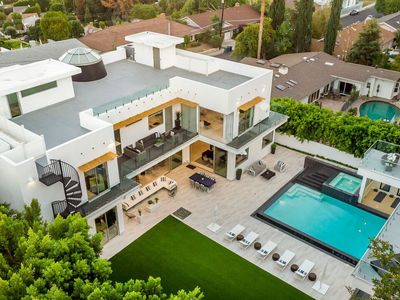 4533 Estrondo Dr, Encino, CA 91436 | Zillow