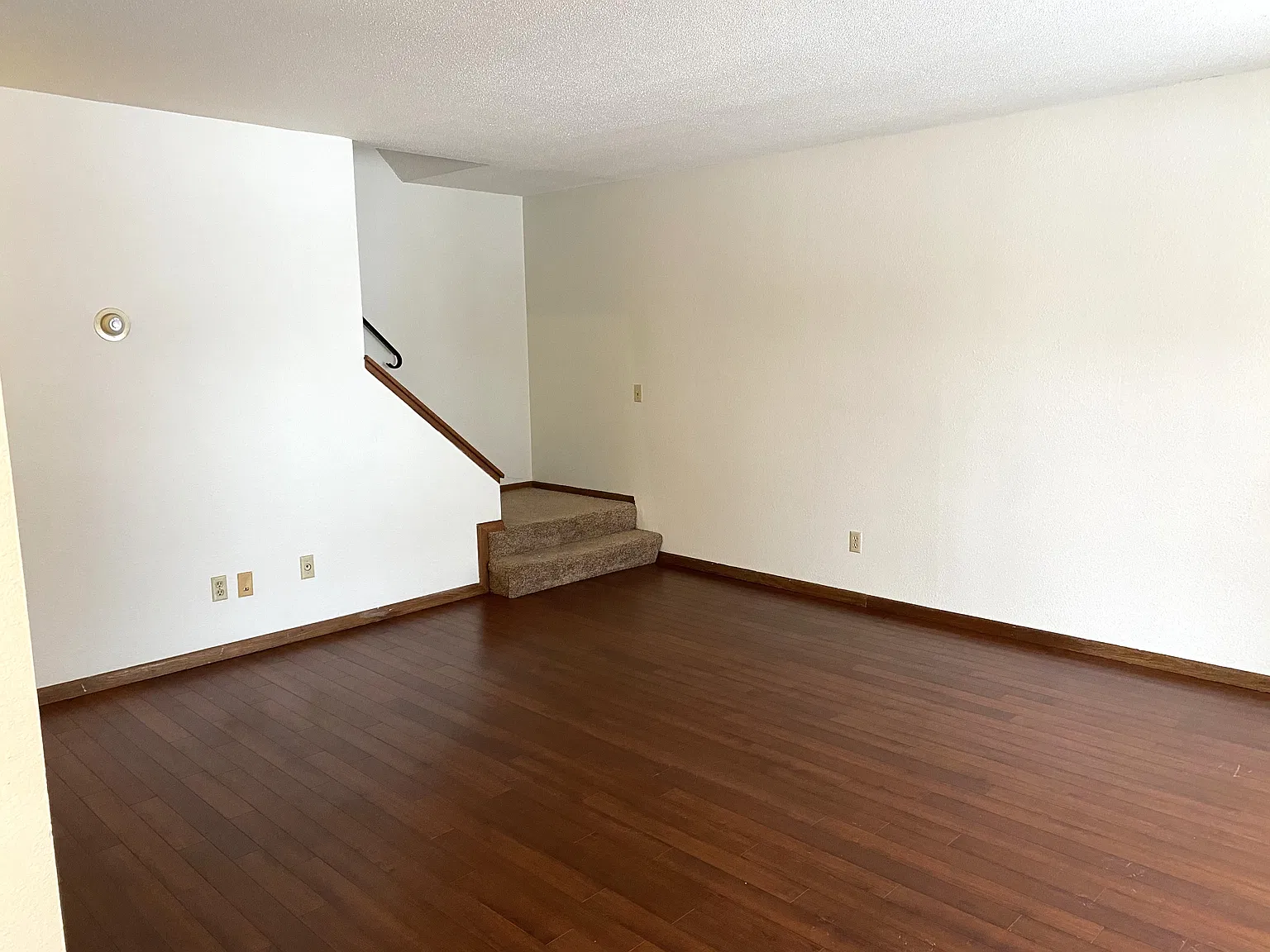 2 bed, 1.5 bath, 1200 sqft, $1,450 — Photo 2