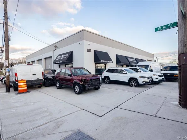 459 Babylon Tpke, Freeport, NY 11520