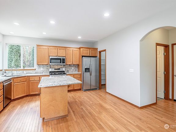 3rd image of 18601 87th Avenue Ct E