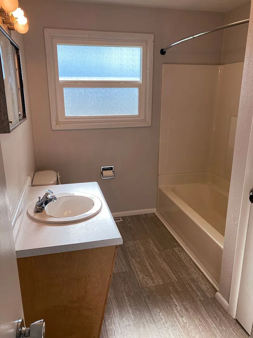 3 bed 1 bath single story home — Photo 4