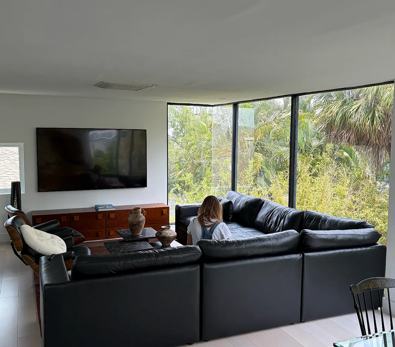 3 bed, 2.5 bath, 2025 sqft, $9,600 — Photo 4