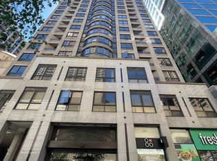55 Bloor St E #1702, Toronto, ON M4W 3W6