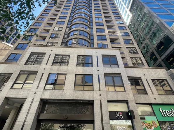 55 Bloor St E #1702, Toronto, ON M4W 3W6