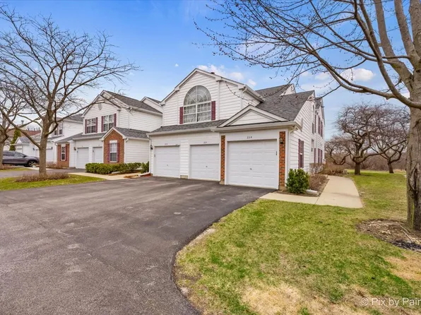 33 Taylor Ct #A, Streamwood, IL 60107