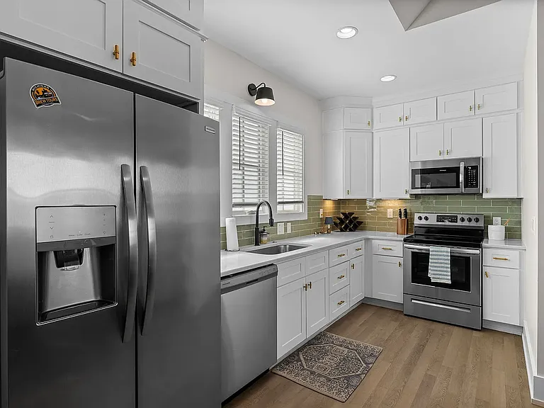 920 Lawrence Ave #B — Photo 11