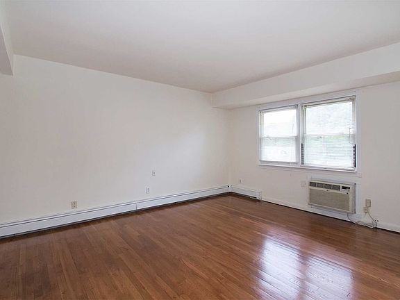 4th image of 2903 Falcon Ave