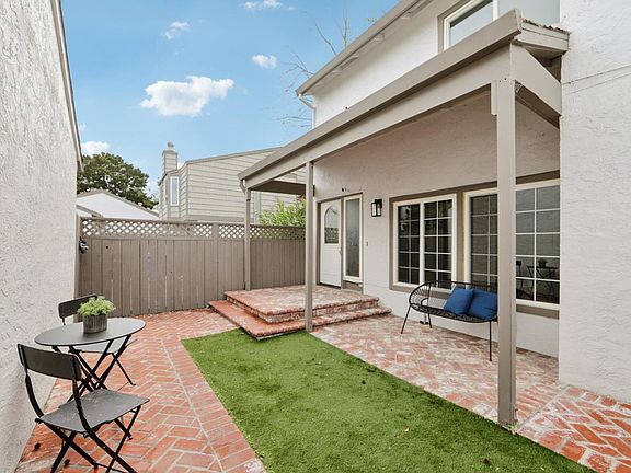 3rd image of 854 Erickson Ln