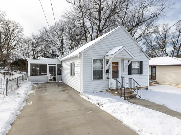 2486 Merfeld Ln, Dubuque, IA 52001