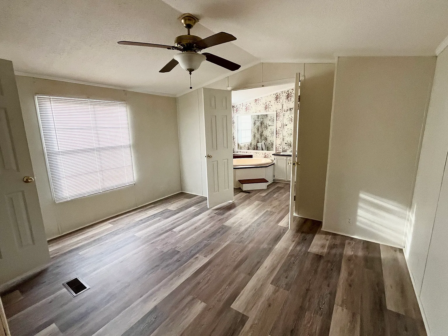 3 bed, 1064 sqft, $1,300 — Photo 2