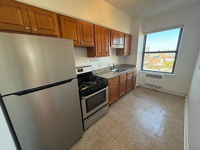 Granville Apartments — Photo 41