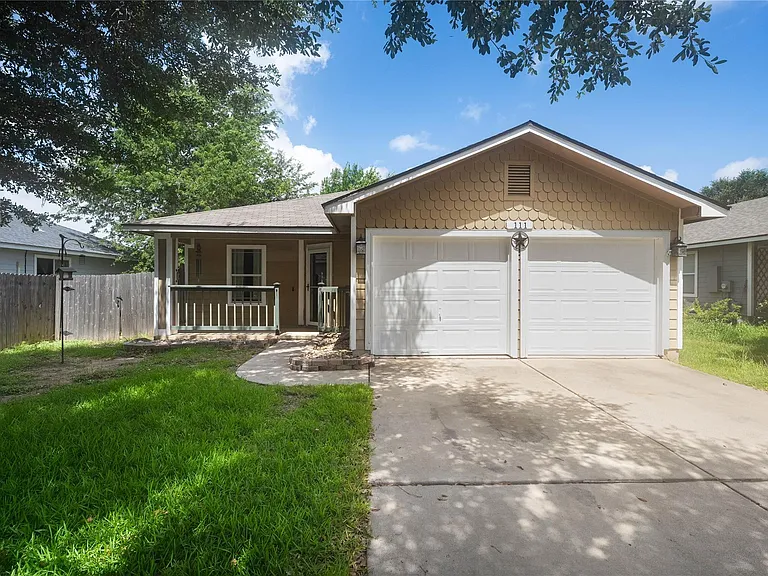 111 Quail Hollow Dr — Photo 1
