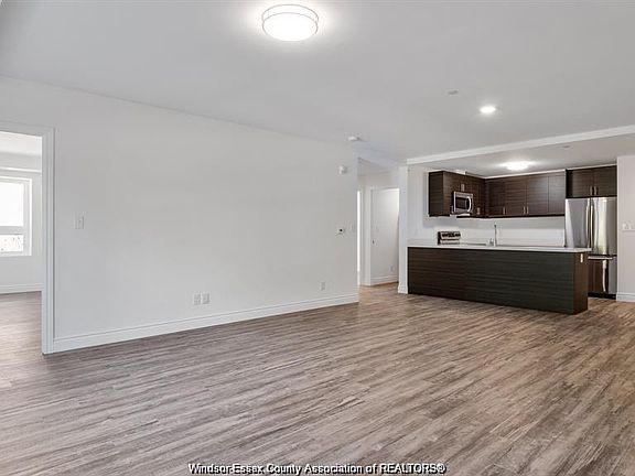 4th image of 1675 Banwell Rd #309