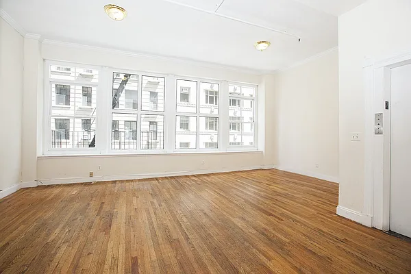 Rented by Yael Dunsky Real Estate | media 11