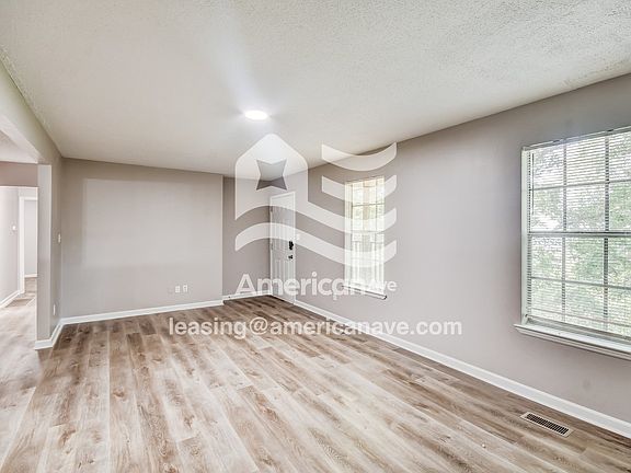 1766432_004_living_room_12821779.jpg