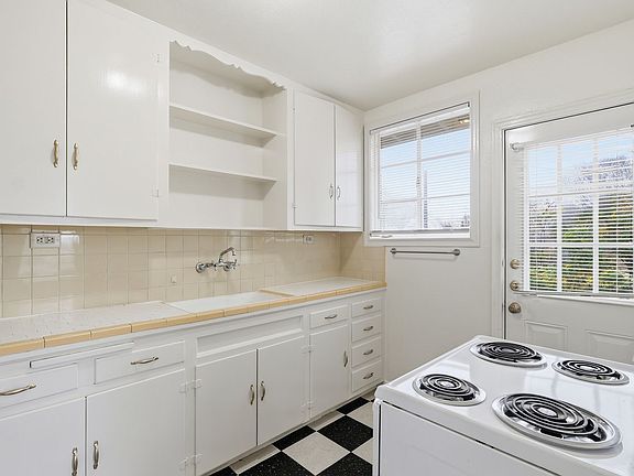 5th image of 323 E Melrose Dr APT C