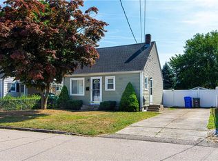 15 Wellesley Ave, Pawtucket, RI 02860
