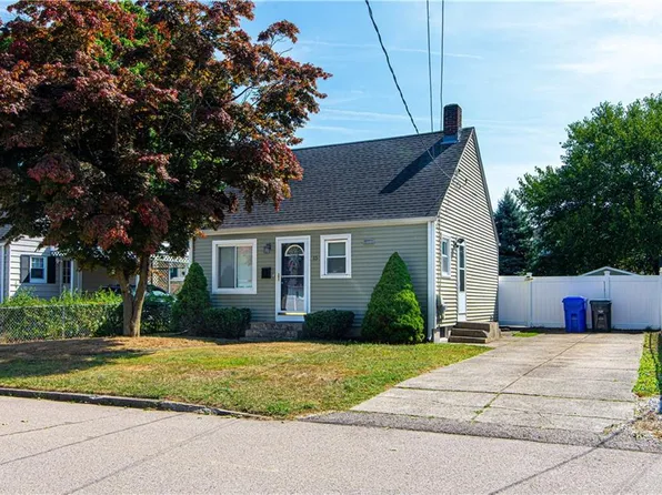 15 Wellesley Ave, Pawtucket, RI 02860