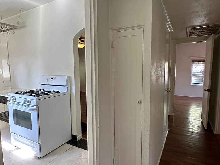 1115 S Maple Ave — Photo 31