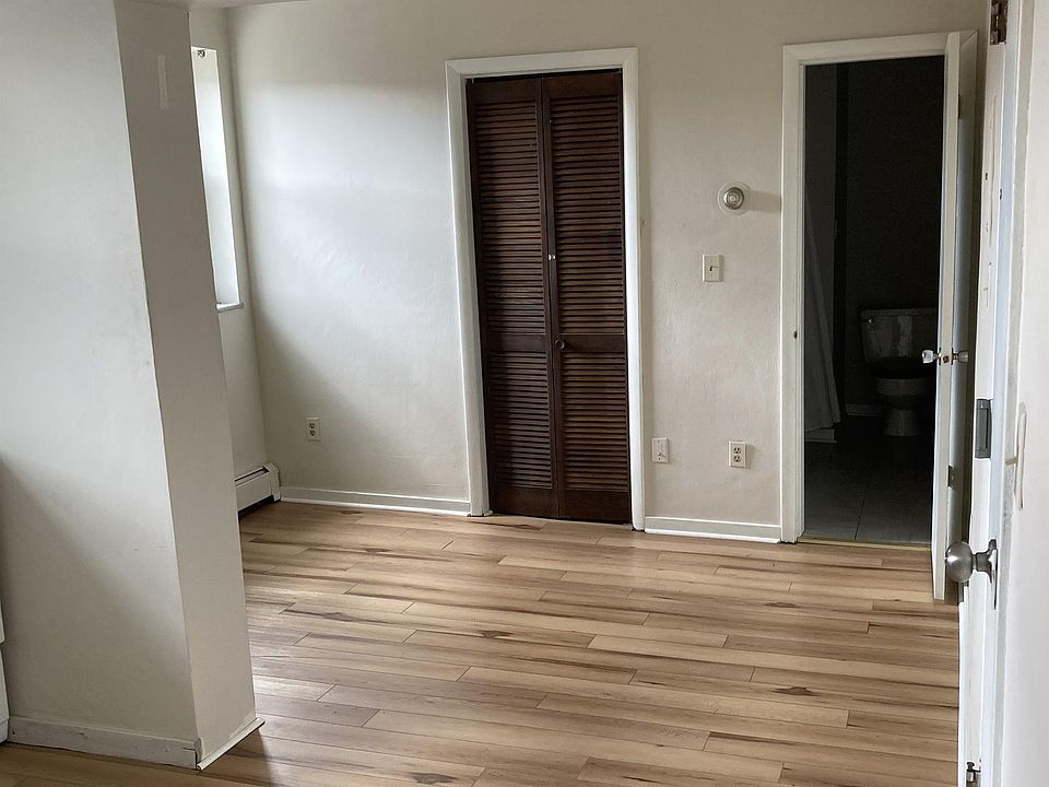 1st image of 352 Freeport Rd