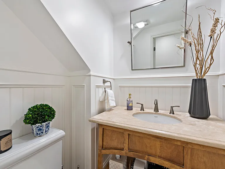 315 Goldenrod Ave — Photo 8