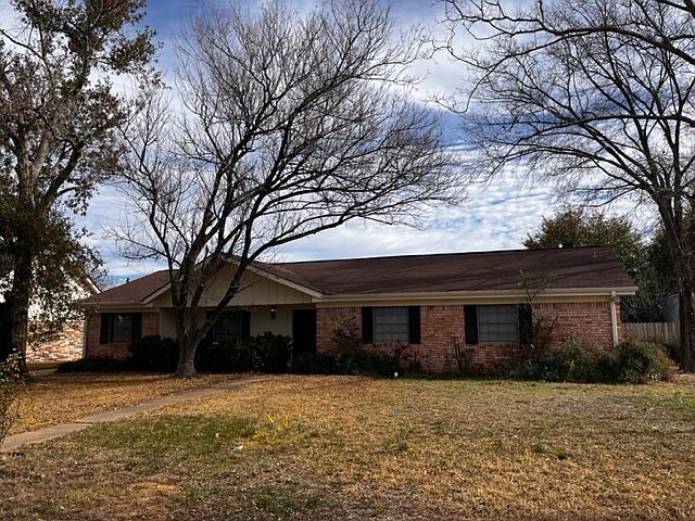 1st image of 2306 Quail Hollow Dr