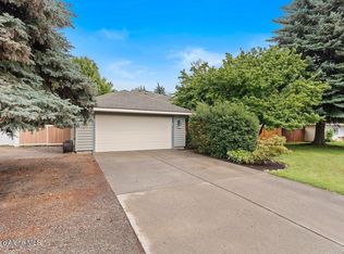 527 E Cloverleaf Dr, Hayden Lake, ID 83835