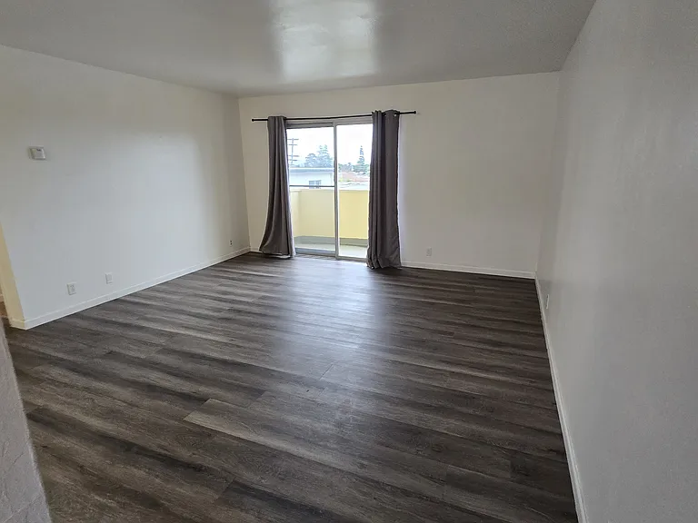 3555 Maple Ave #5 — Photo 11