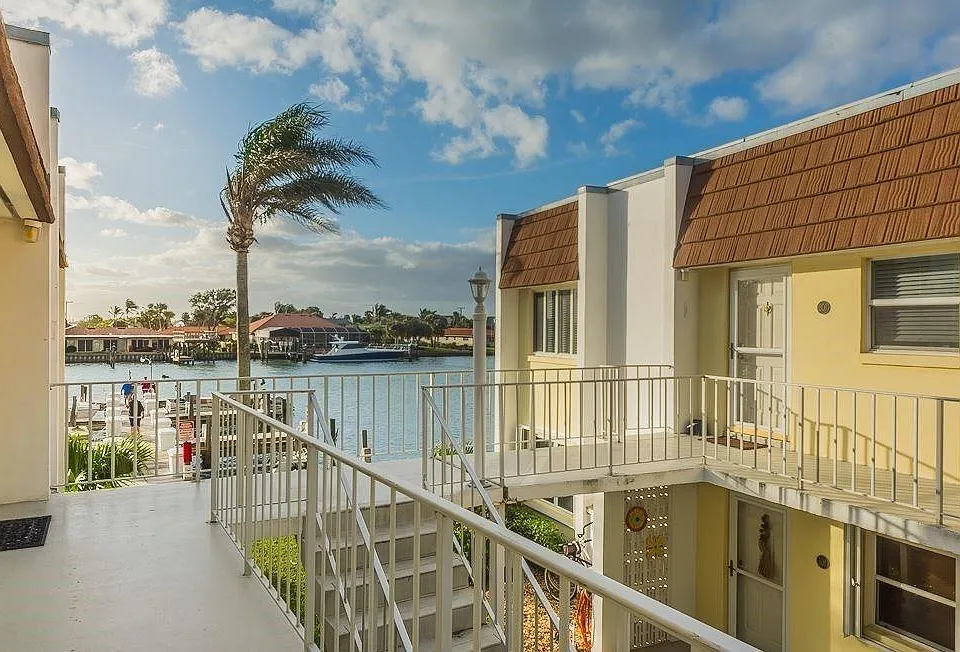 1315 Bayshore Dr #204