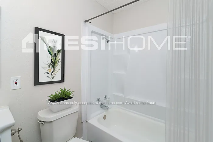 1104 Patrick St — Photo 12