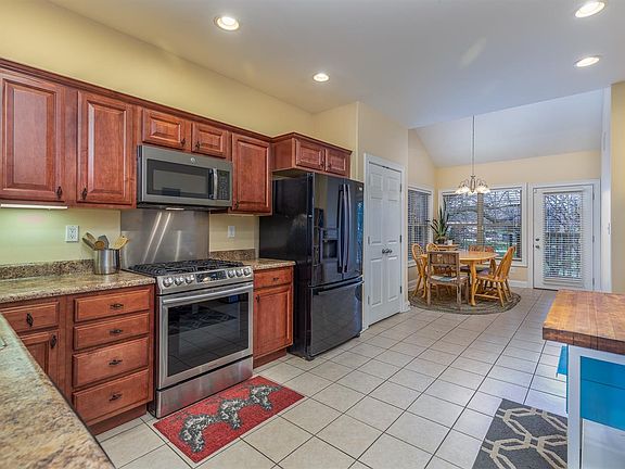 4th image of 1757 Courtney Ave