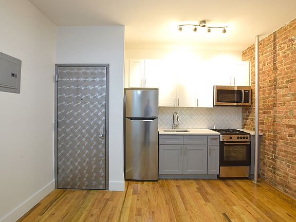3rd image of 774 Franklin Ave APT 2B