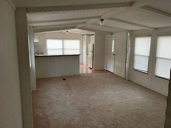 3rd image of 16077 Duck Ln