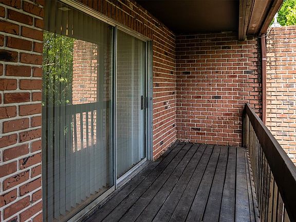 3rd image of 2323 HUNTINGTON GREEN COURT #5