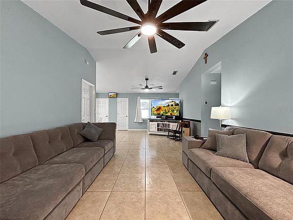 4th image of 136 Paul Revere Rd