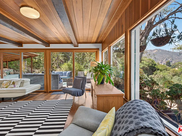 1738 Topanga Skyline Dr — Photo 10