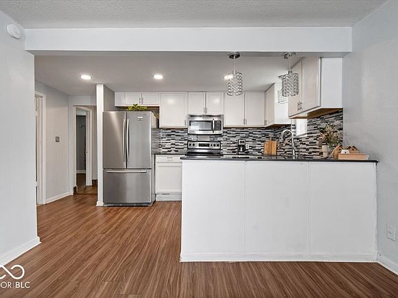 5th image of 2830 S Lyons Ave