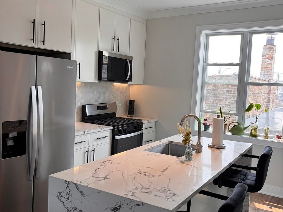 1st image of 2501 S Lawndale Ave #10
