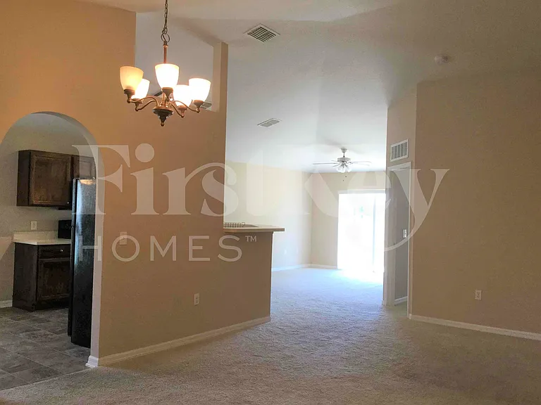 425 Hammerstone Ave — Photo 2