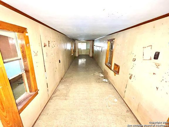 5th image of 809 Delgado St