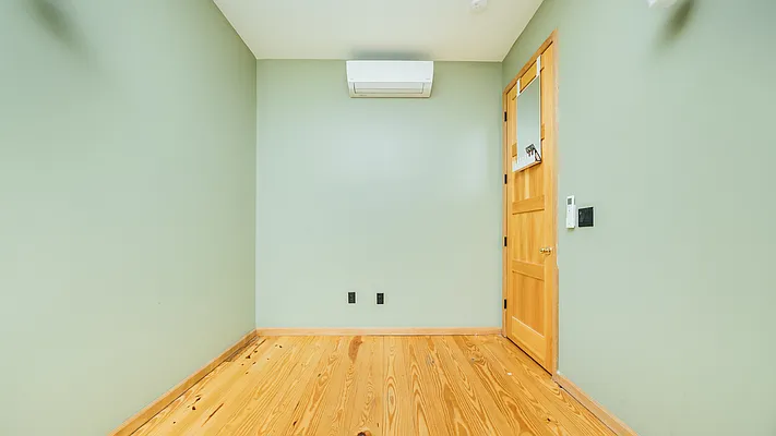 Rented by Nooklyn NYC LLC | media 38