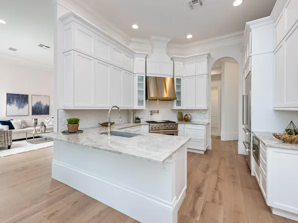 2690 Firebush Ln, Naples, FL 34105