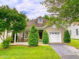 18 Springlawn Dr, Lakewood, NJ 08701